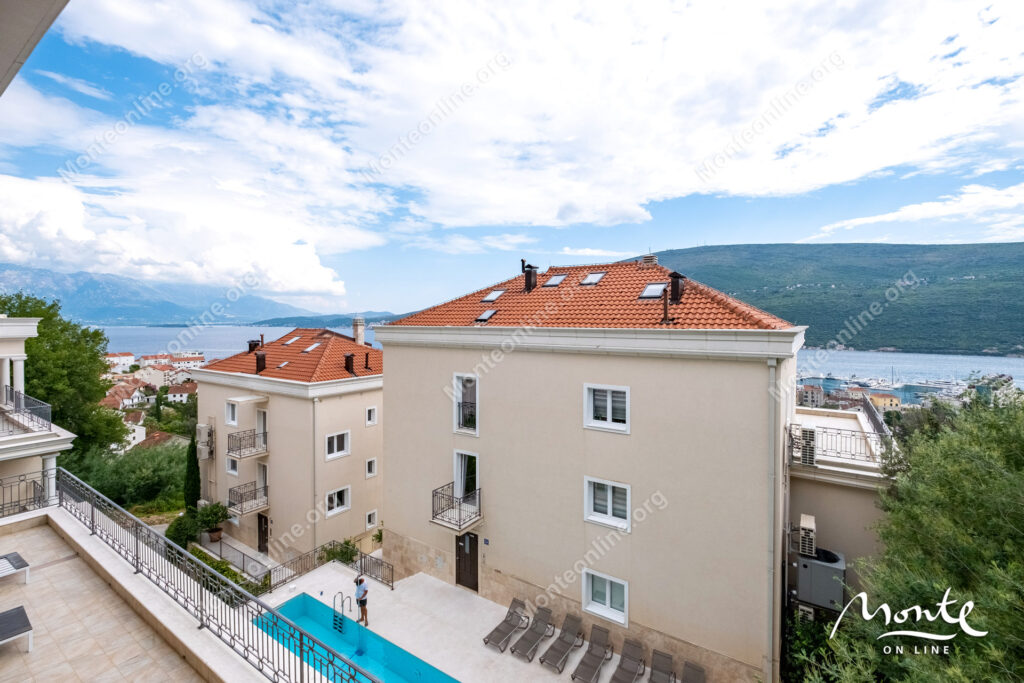 prostornye apartamenty s 3 spalnyami v komplekse s bassejnom dzhenovichi 41