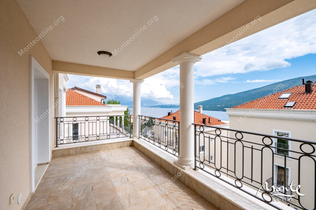 prostornye apartamenty s 3 spalnyami v komplekse s bassejnom dzhenovichi 42