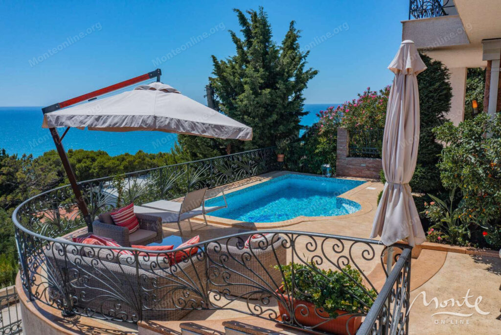 prostornyj dom s vidom na more i apartamentami dlya arendy v shushane bar 02