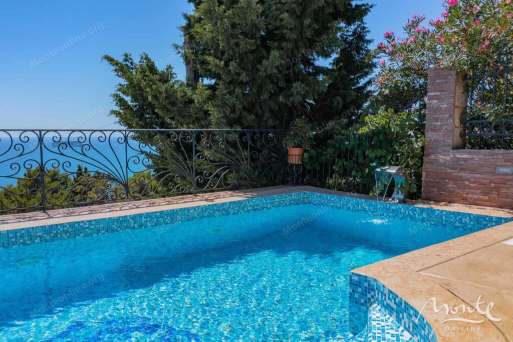 prostornyj dom s vidom na more i apartamentami dlya arendy v shushane bar 03