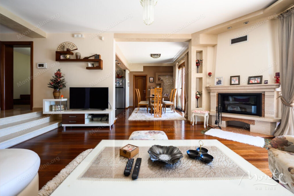 prostornyj dom s vidom na more i apartamentami dlya arendy v shushane bar 09