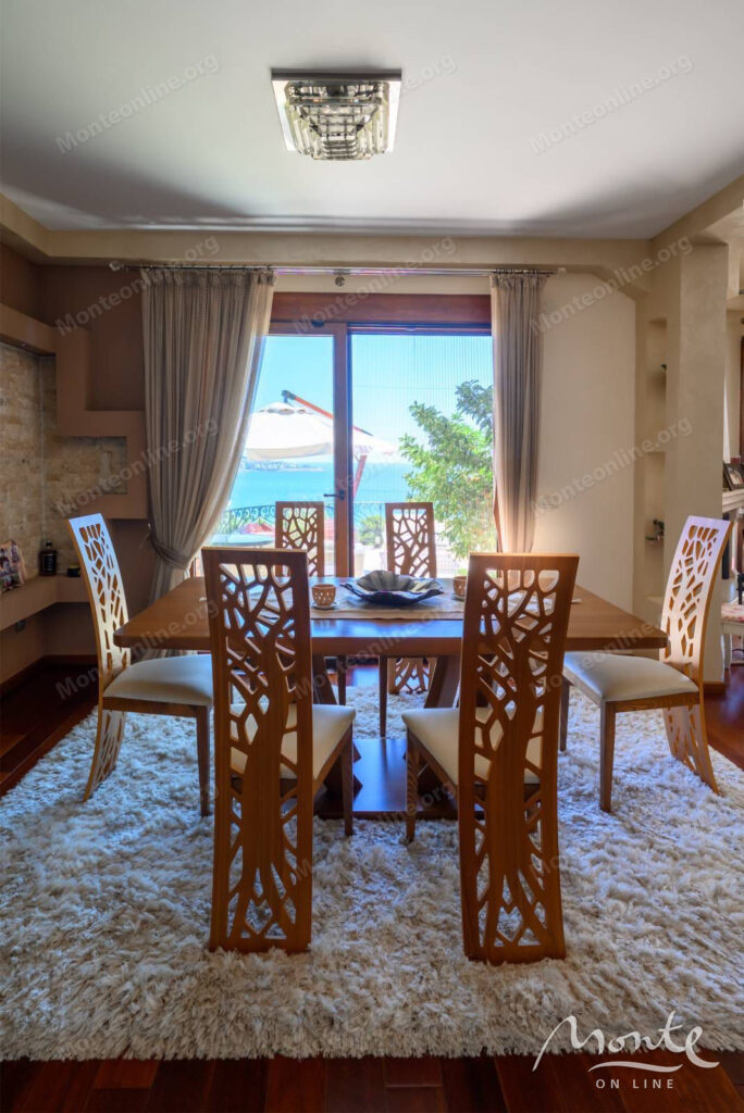 prostornyj dom s vidom na more i apartamentami dlya arendy v shushane bar 11