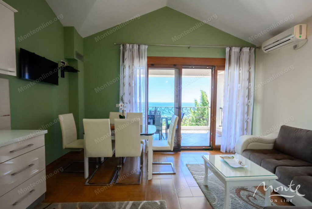 prostornyj dom s vidom na more i apartamentami dlya arendy v shushane bar 18