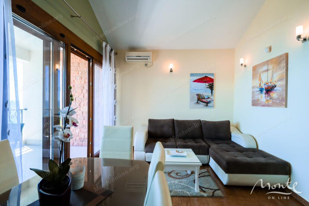 prostornyj dom s vidom na more i apartamentami dlya arendy v shushane bar 25