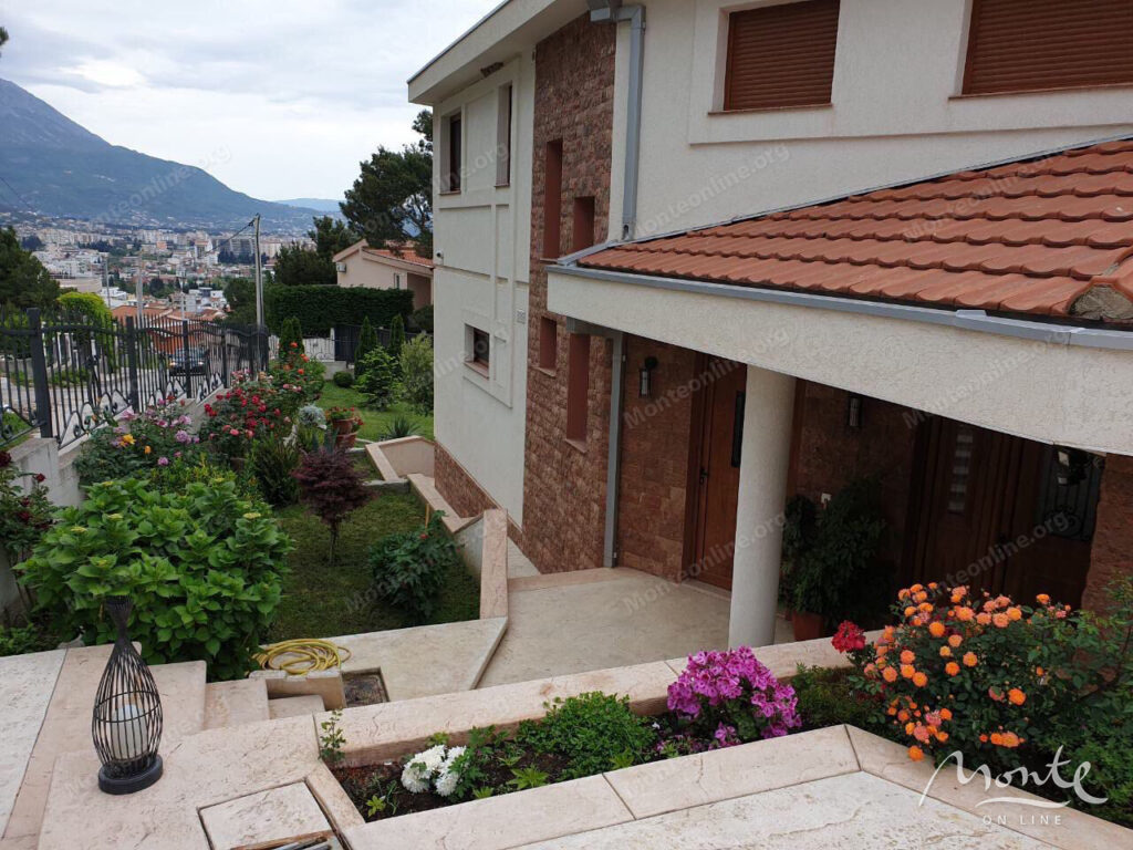 prostornyj dom s vidom na more i apartamentami dlya arendy v shushane bar 38