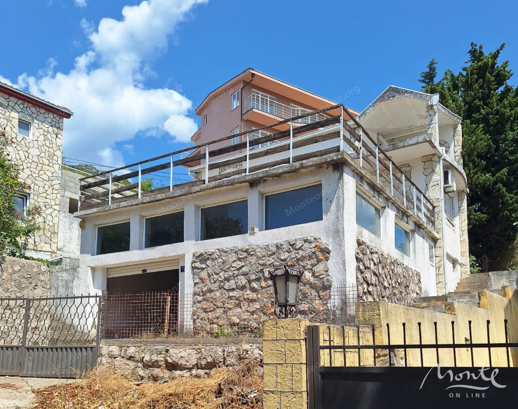 prostornyj dom s vidom na more vsego v 250 metrah ot plyazha v shushani bar 01