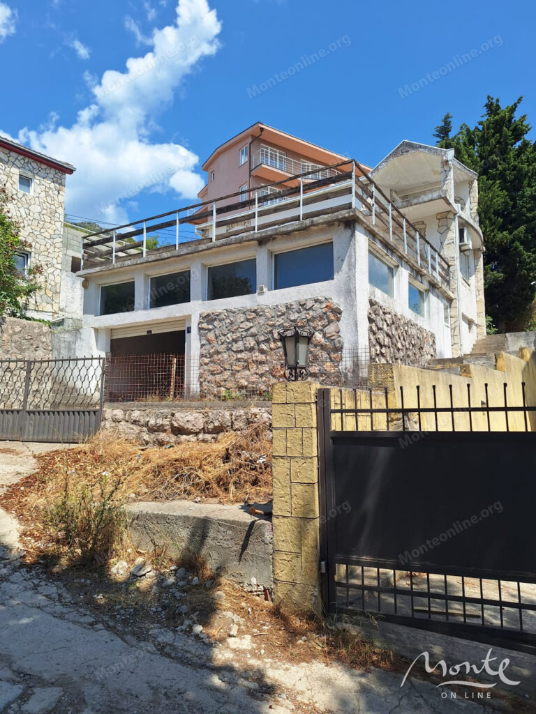 prostornyj dom s vidom na more vsego v 250 metrah ot plyazha v shushani bar 02