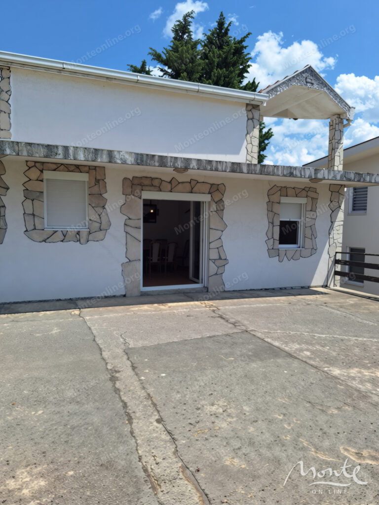 prostornyj dom s vidom na more vsego v 250 metrah ot plyazha v shushani bar 04