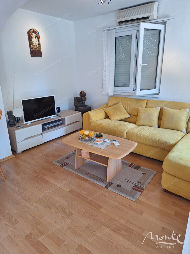 prostornyj dom s vidom na more vsego v 250 metrah ot plyazha v shushani bar 05