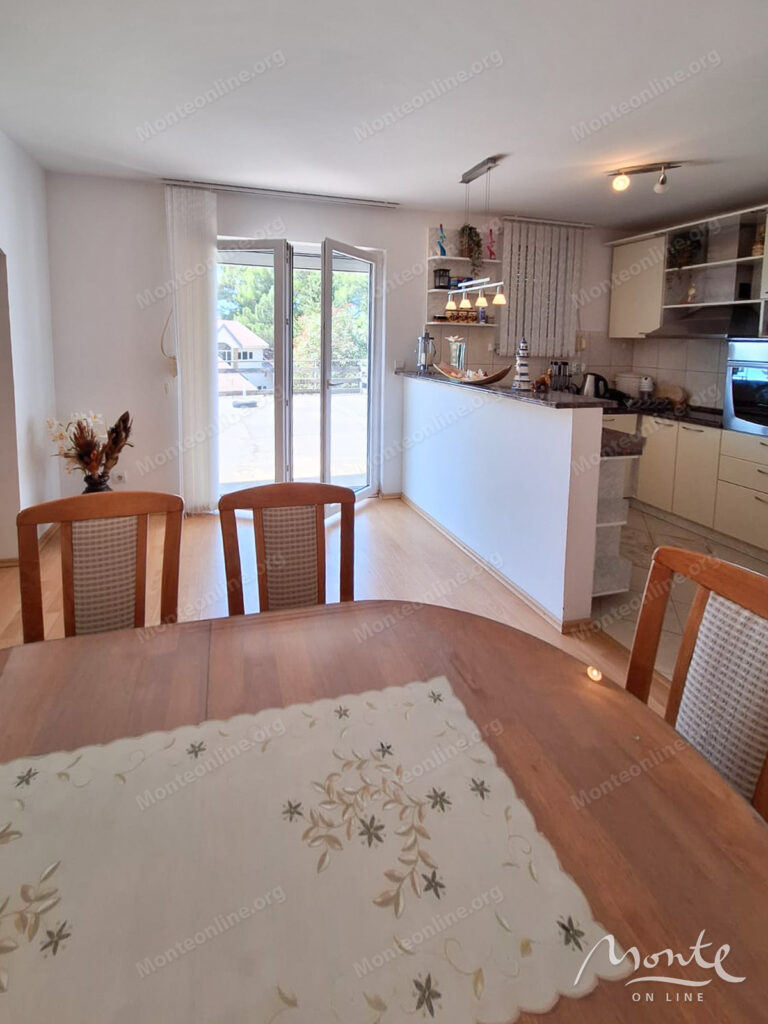 prostornyj dom s vidom na more vsego v 250 metrah ot plyazha v shushani bar 07