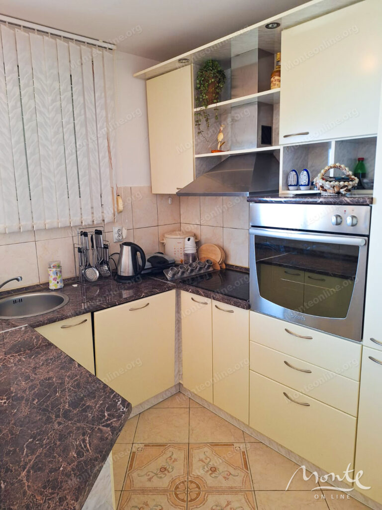 prostornyj dom s vidom na more vsego v 250 metrah ot plyazha v shushani bar 08