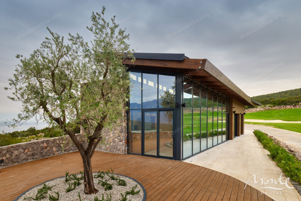 roskoshnye golf taunhausy v lushticza bej the peaks s vidom na adriatiku 21