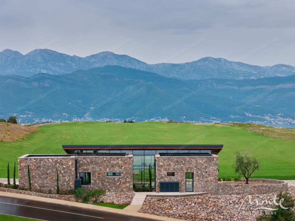 roskoshnye golf taunhausy v lushticza bej the peaks s vidom na adriatiku 23