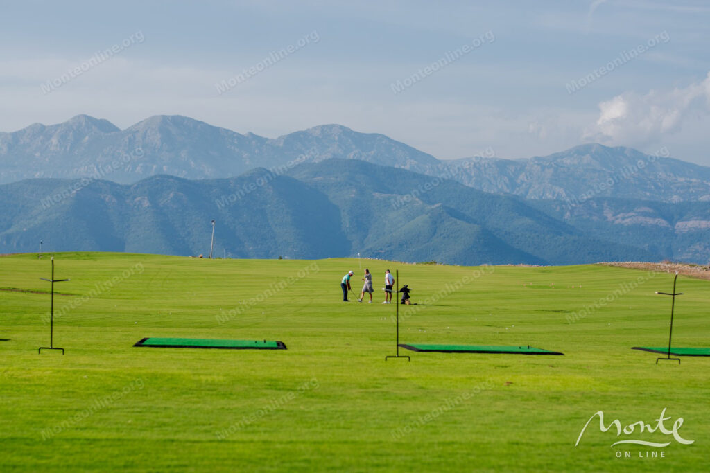 roskoshnye golf taunhausy v lushticza bej the peaks s vidom na adriatiku 27