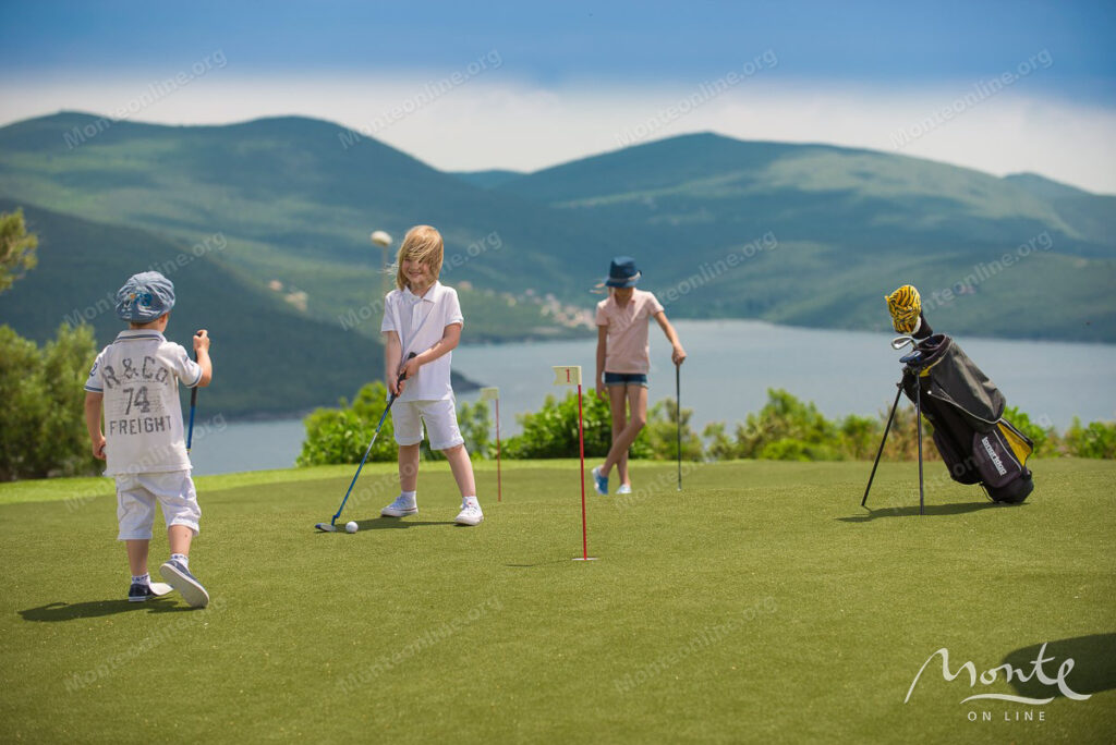 roskoshnye golf taunhausy v lushticza bej the peaks s vidom na adriatiku 29