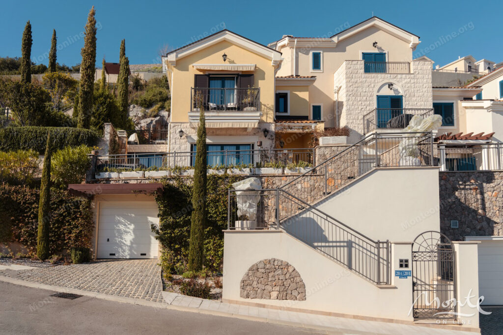 roskoshnyj taunhaus s 2 spalnyami i vidom na more v marina village lustica bay 35