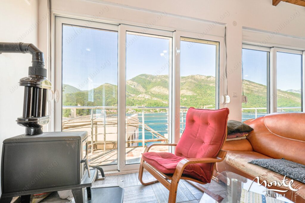 semejnyj 3 etazhnyj dom s garazhom i vidom na zaliv v lepetane tivat 12