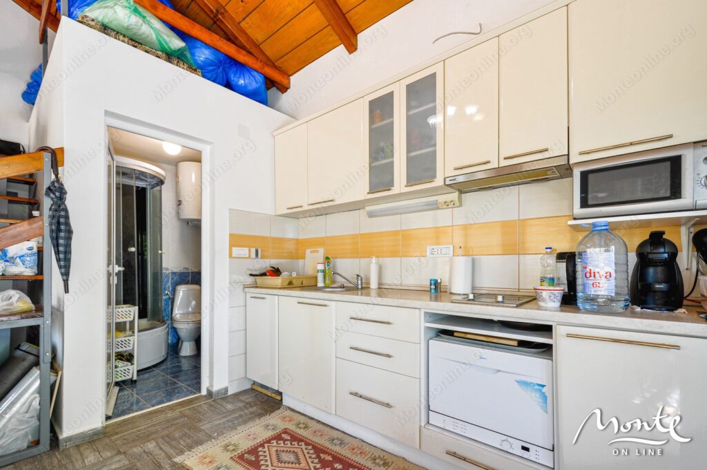 semejnyj 3 etazhnyj dom s garazhom i vidom na zaliv v lepetane tivat 17