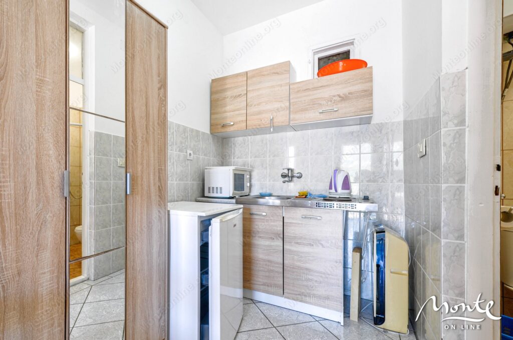 semejnyj 3 etazhnyj dom s garazhom i vidom na zaliv v lepetane tivat 18