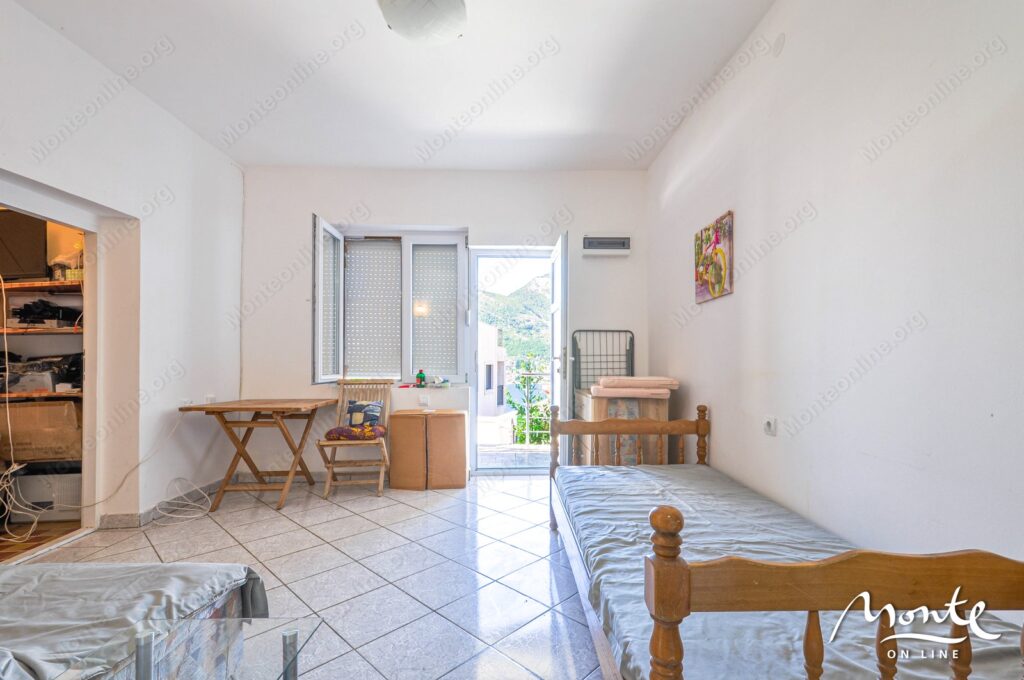 semejnyj 3 etazhnyj dom s garazhom i vidom na zaliv v lepetane tivat 19