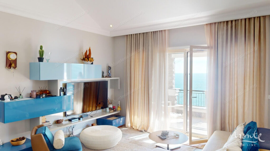 sovremennaya 2 spalnaya kvartira s terrasami v marina village lustica bay 06