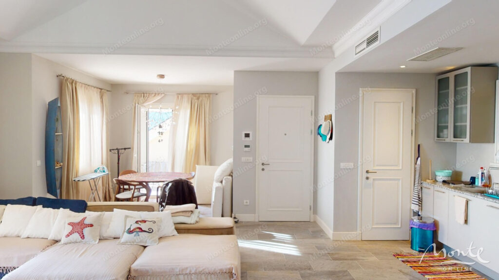 sovremennaya 2 spalnaya kvartira s terrasami v marina village lustica bay 08