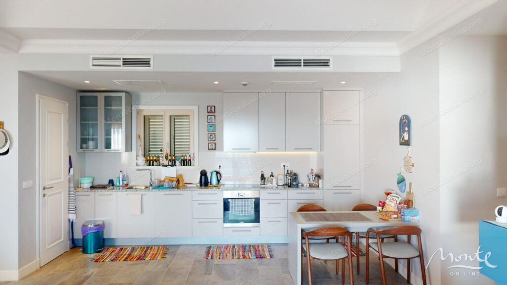 sovremennaya 2 spalnaya kvartira s terrasami v marina village lustica bay 10