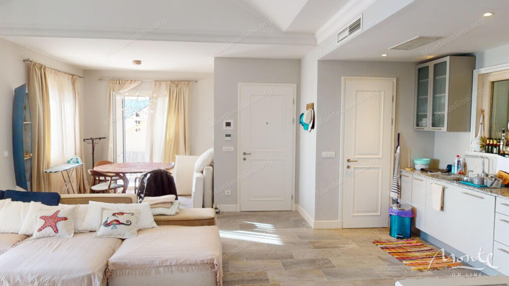 sovremennaya 2 spalnaya kvartira s terrasami v marina village lustica bay 12