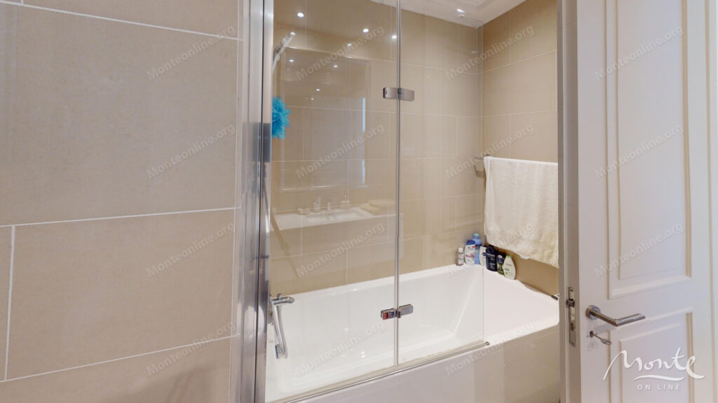 sovremennaya 2 spalnaya kvartira s terrasami v marina village lustica bay 26