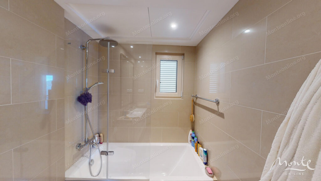 sovremennaya 2 spalnaya kvartira s terrasami v marina village lustica bay 30