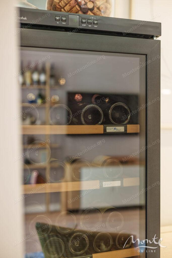 sovremennaya kvartira s 1 spalnej v komplekse boka place porto montenegro 18