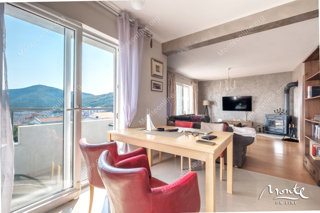 sovremennaya kvartira s 2 spalnyami i vidom na more v rajone lazi budva 12