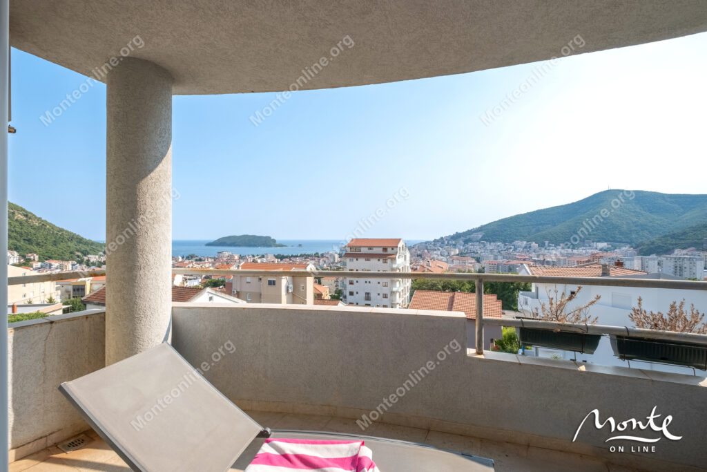 sovremennaya kvartira s 2 spalnyami i vidom na more v rajone lazi budva 27