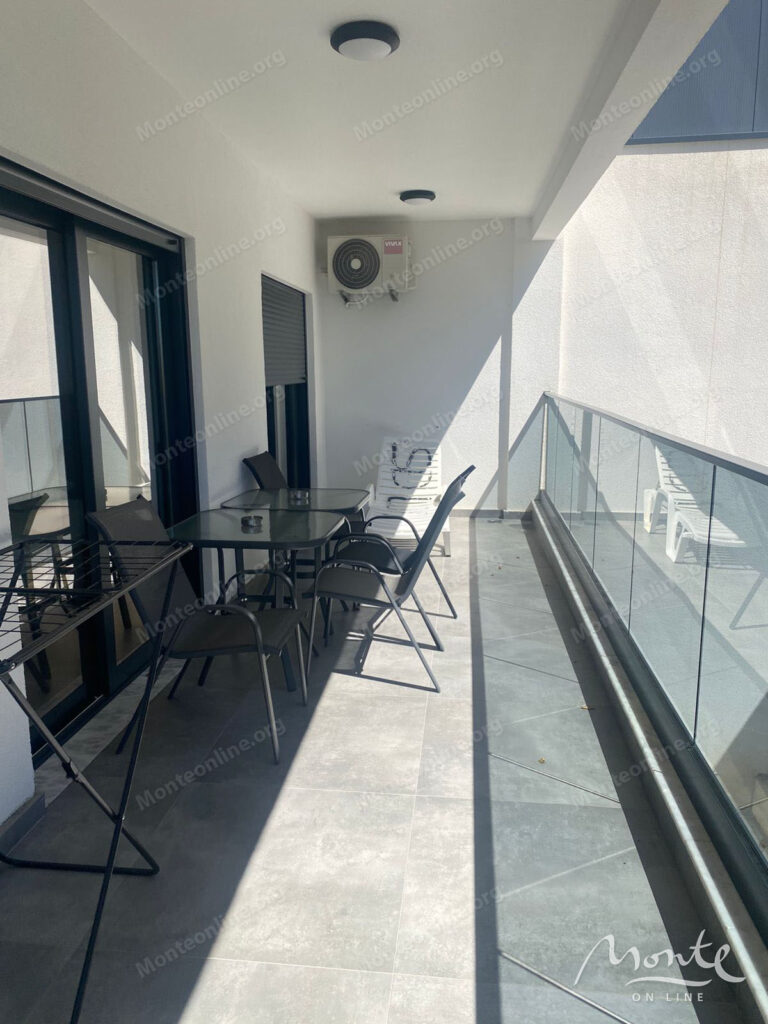 sovremennaya kvartira s 2 spalnyami na pervoj linii v dobra voda bar 04