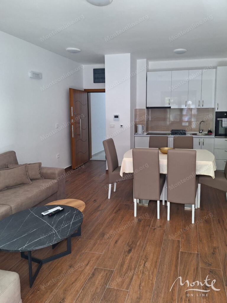 sovremennaya kvartira s 2 spalnyami na pervoj linii v dobra voda bar 07