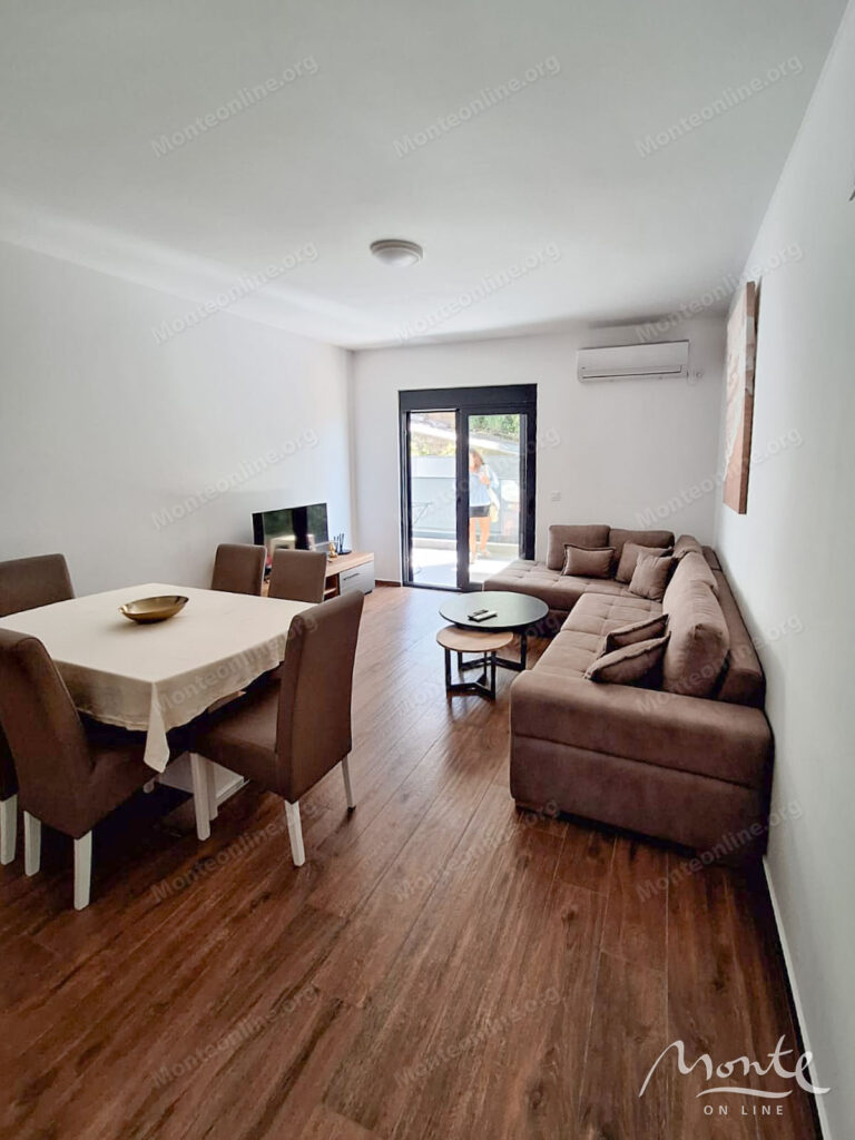 sovremennaya kvartira s 2 spalnyami na pervoj linii v dobra voda bar 08