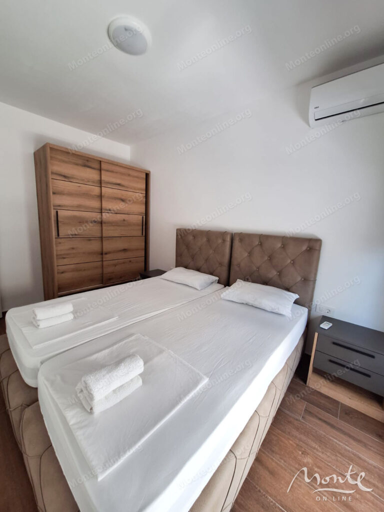 sovremennaya kvartira s 2 spalnyami na pervoj linii v dobra voda bar 13