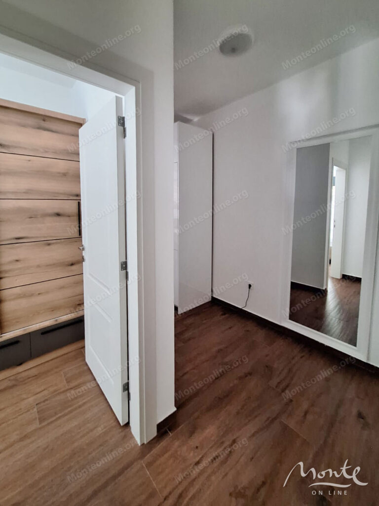 sovremennaya kvartira s 2 spalnyami na pervoj linii v dobra voda bar 15