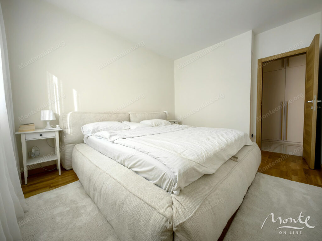 svetlaya kvartira s 2 spalnyami v novom zhilom komplekse podgoricza 08