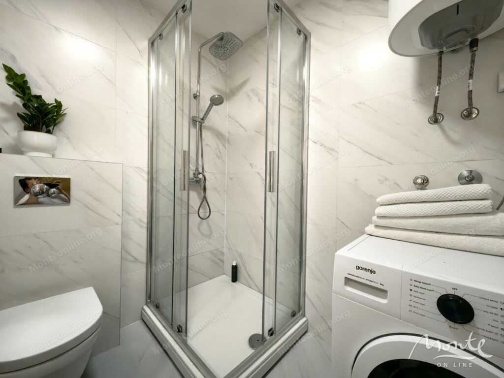 svetlaya kvartira s 2 spalnyami v novom zhilom komplekse podgoricza 14