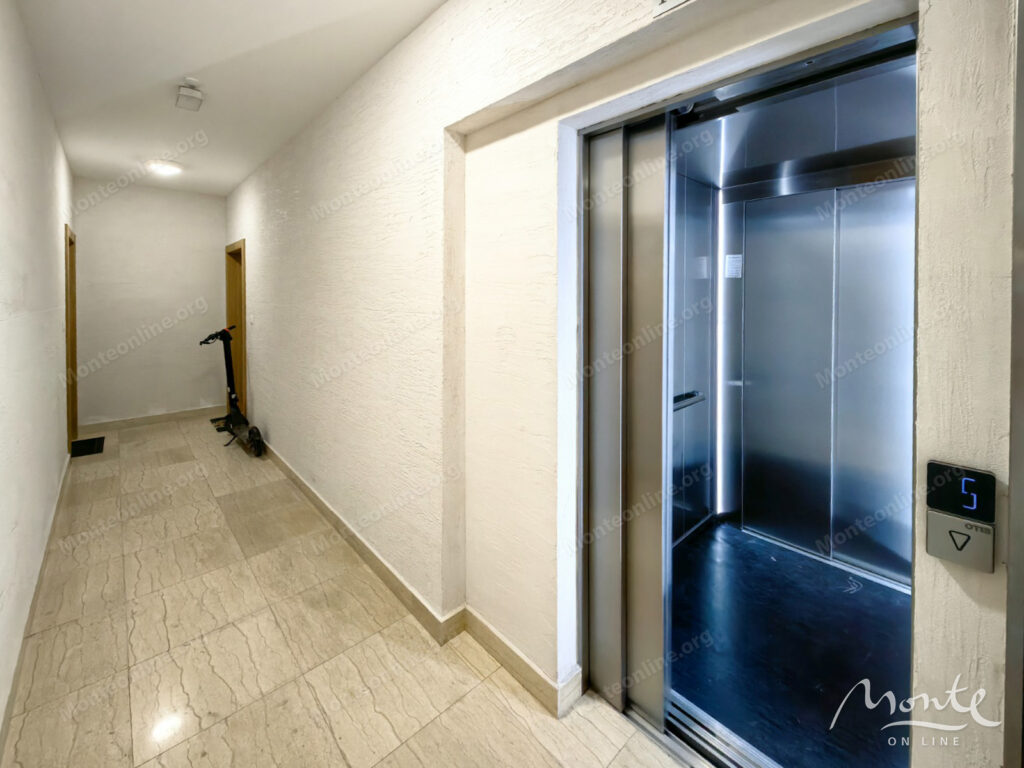 svetlaya kvartira s 2 spalnyami v novom zhilom komplekse podgoricza 16