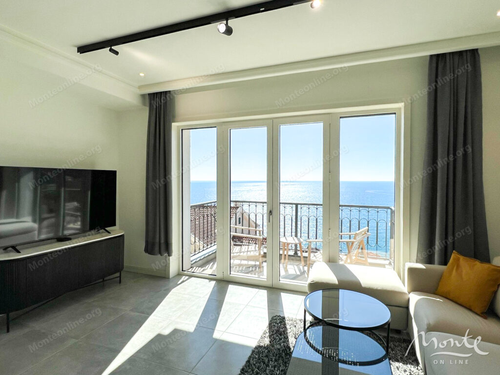 svetlaya studiya s panoramnym vidom na more v marina village lustica bay 05