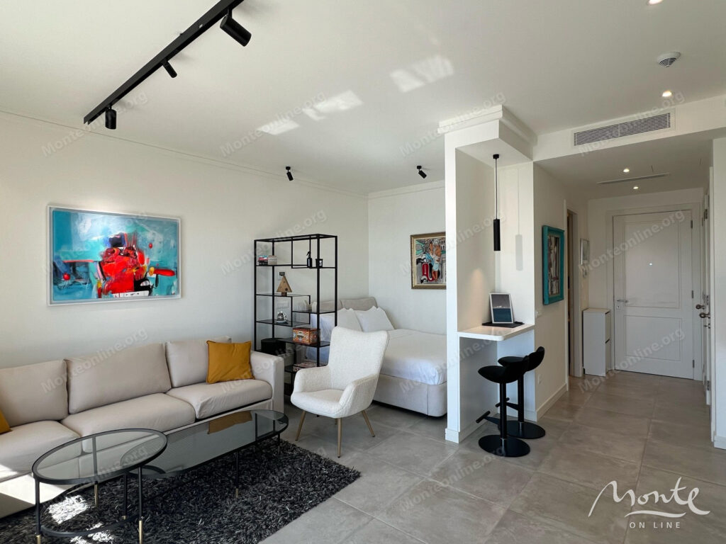 svetlaya studiya s panoramnym vidom na more v marina village lustica bay 06