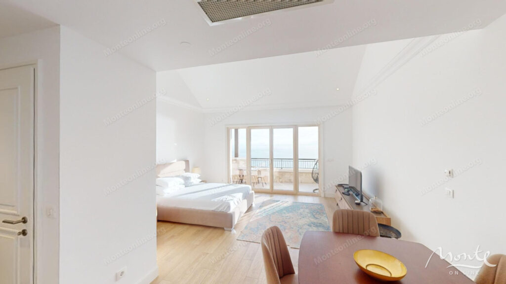 svetlaya studiya s panoramnym vidom na more v marina village lustica bay 06