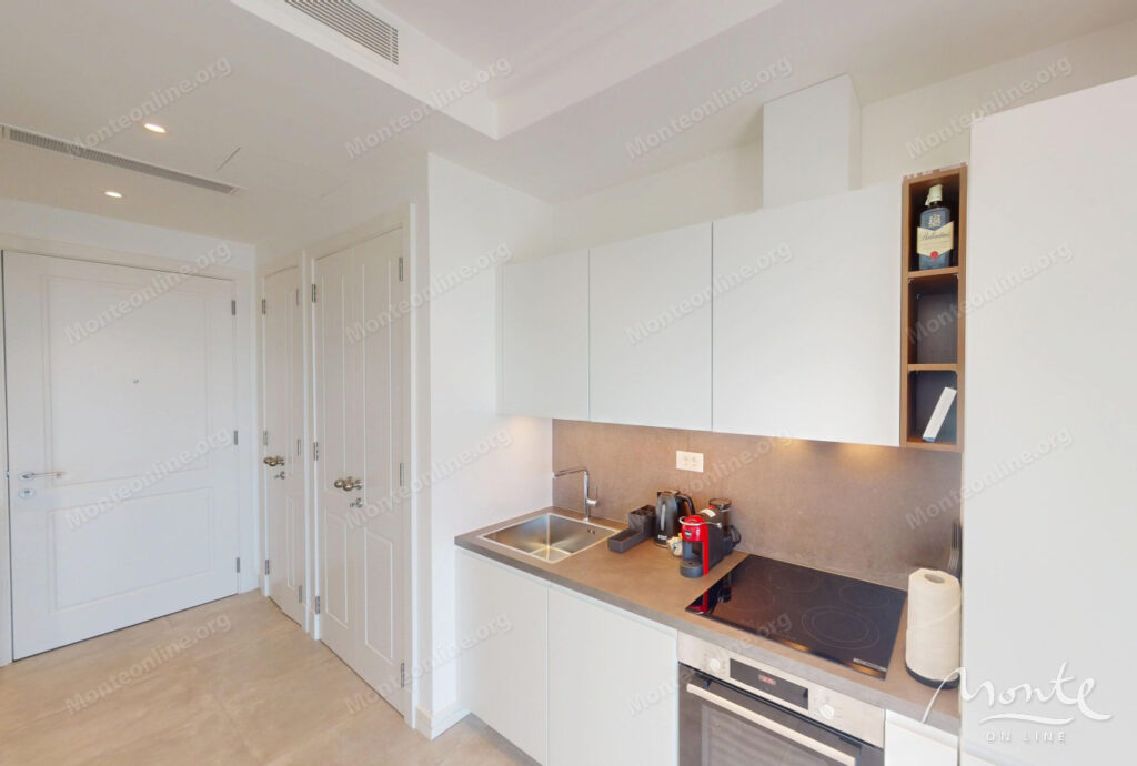 svetlaya studiya s panoramnym vidom na more v marina village lustica bay 08