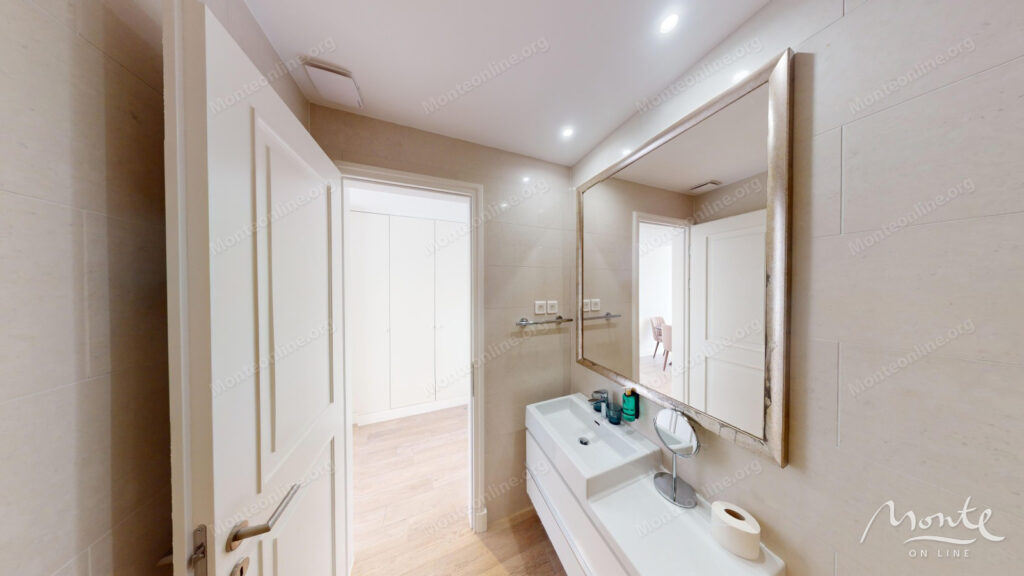 svetlaya studiya s panoramnym vidom na more v marina village lustica bay 10