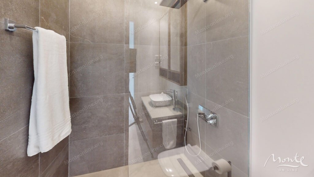 svetlaya studiya s panoramnym vidom na more v marina village lustica bay 12