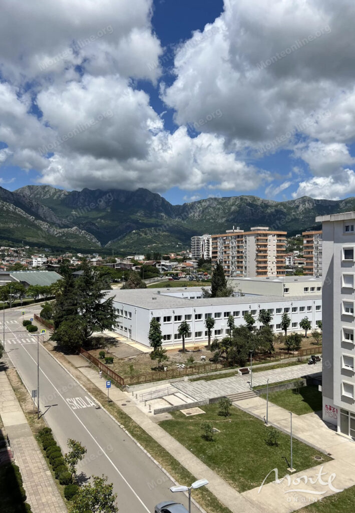 uyutnaya kvartira s odnoj spalnej v czentre bara 12