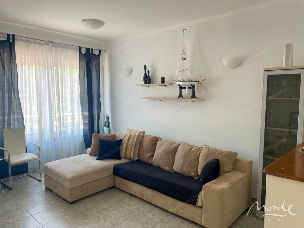 uyutnyj 3 etazhnyj dom s panoramnym vidom na more i gory v prigorode bara 05