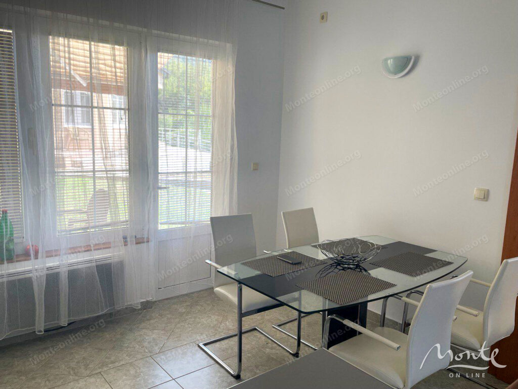 uyutnyj 3 etazhnyj dom s panoramnym vidom na more i gory v prigorode bara 06